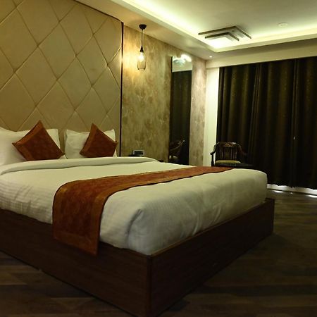The Triumph Hotel Varanasi Esterno foto