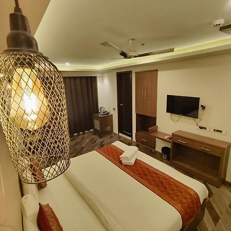 The Triumph Hotel Varanasi Esterno foto