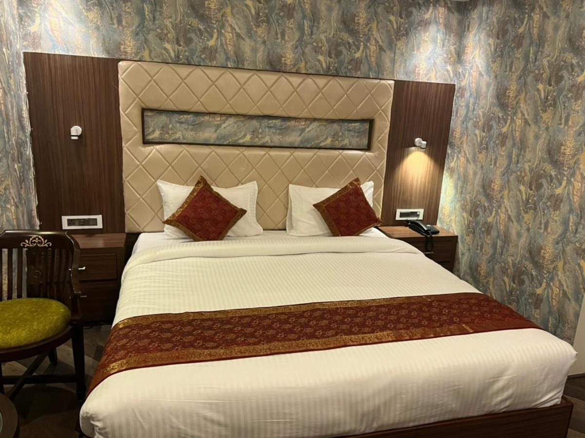 The Triumph Hotel Varanasi Esterno foto