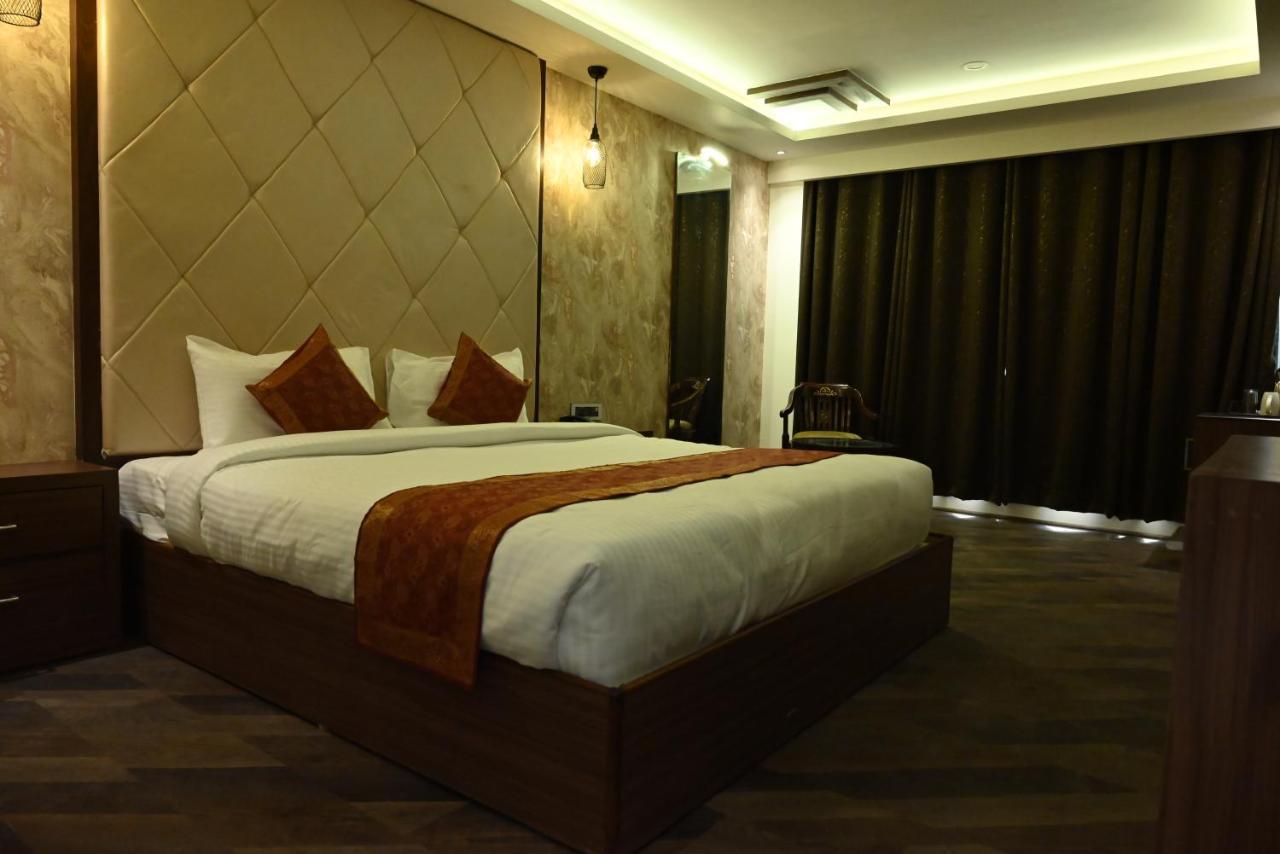 The Triumph Hotel Varanasi Esterno foto
