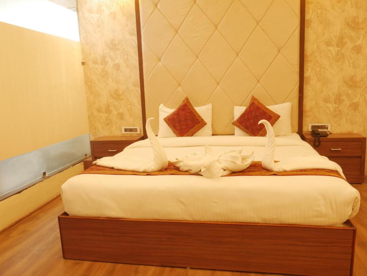 The Triumph Hotel Varanasi Esterno foto
