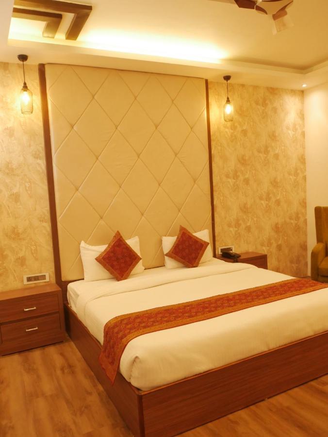 The Triumph Hotel Varanasi Esterno foto