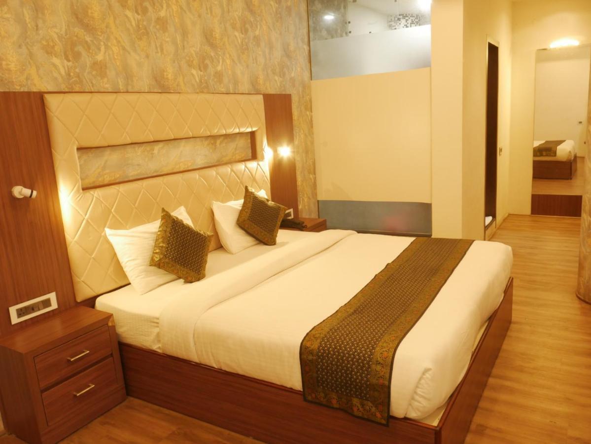 The Triumph Hotel Varanasi Esterno foto