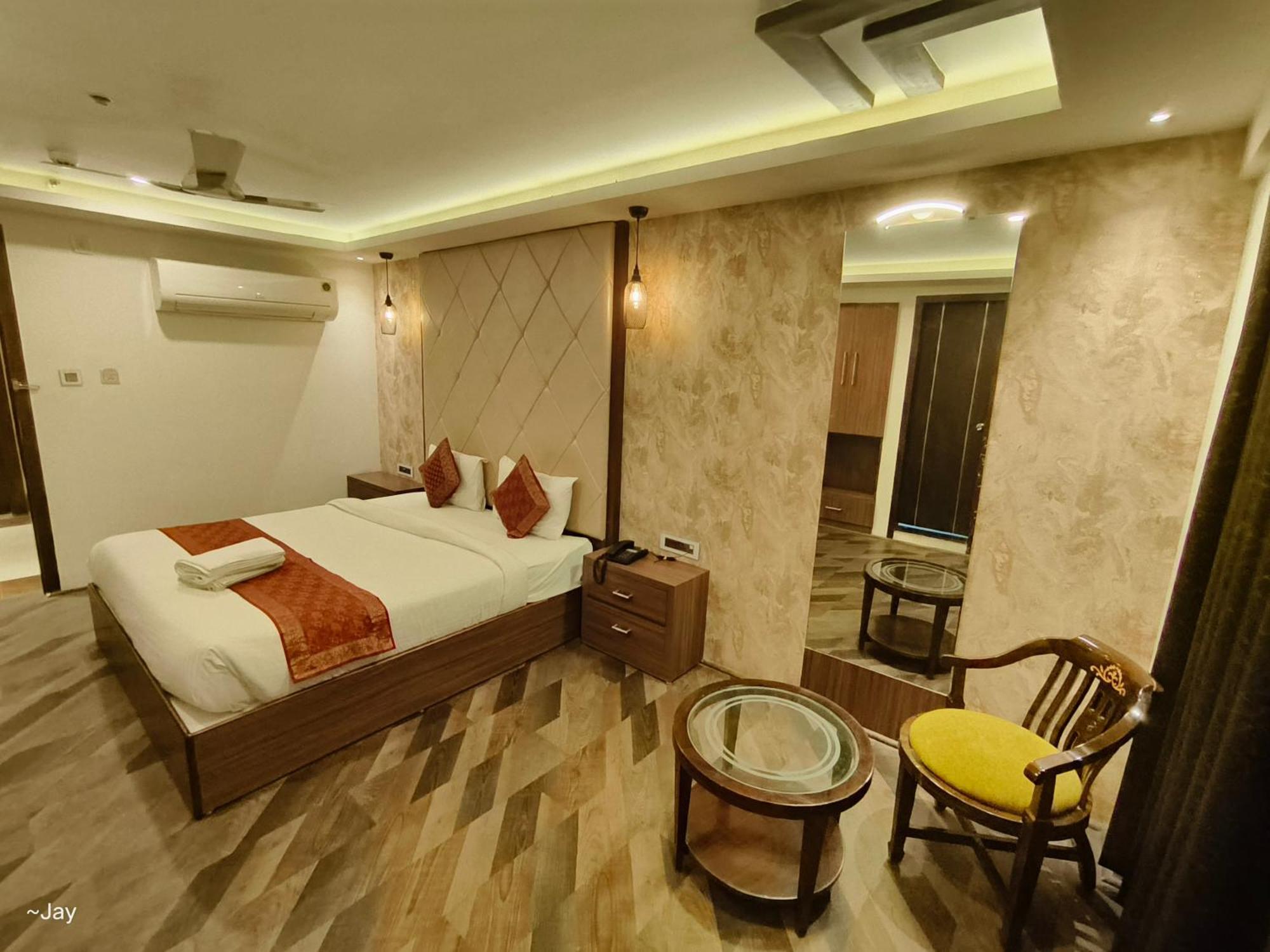 The Triumph Hotel Varanasi Esterno foto