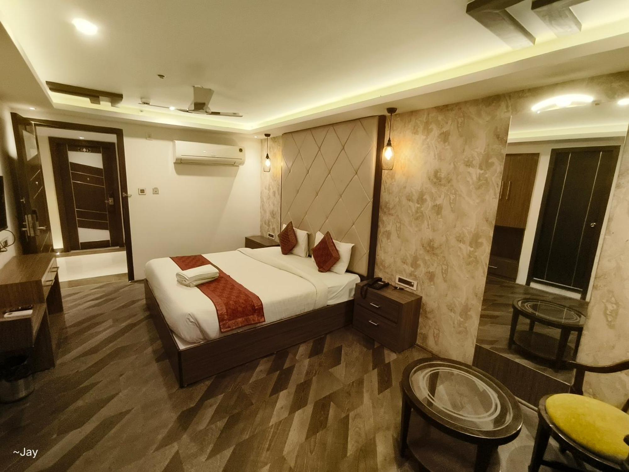 The Triumph Hotel Varanasi Esterno foto