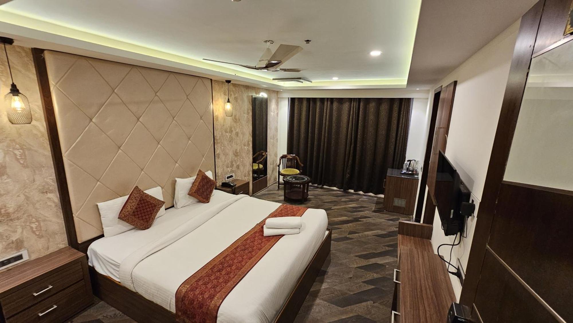 The Triumph Hotel Varanasi Esterno foto