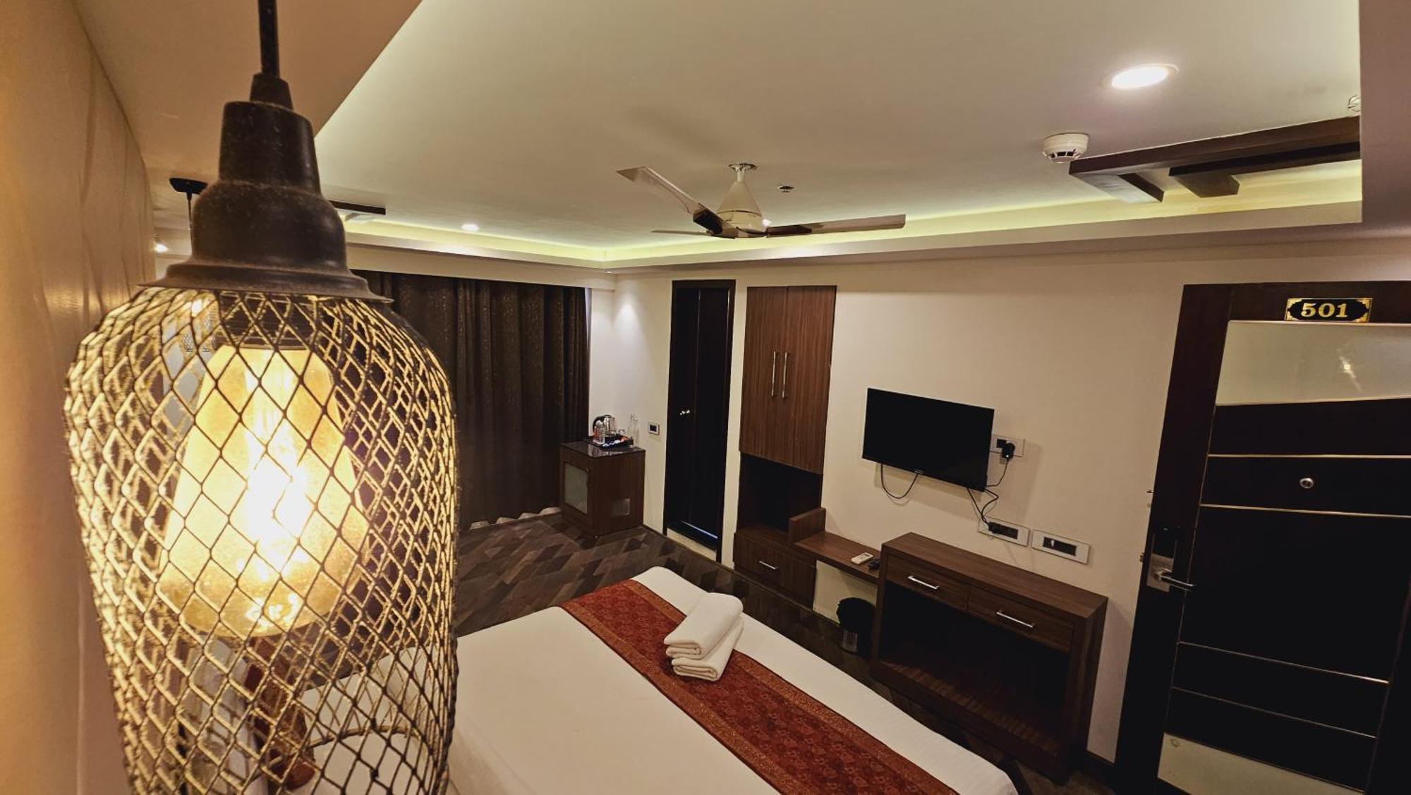 The Triumph Hotel Varanasi Esterno foto