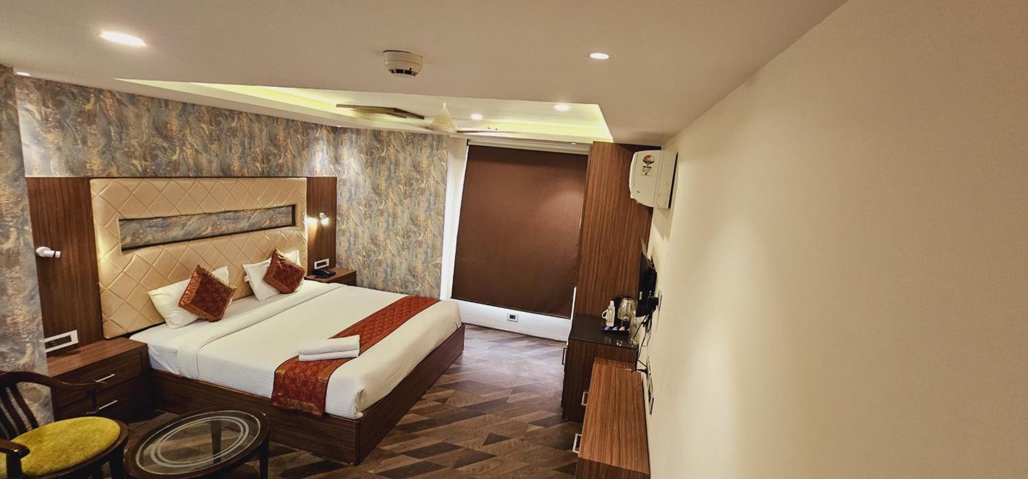 The Triumph Hotel Varanasi Esterno foto