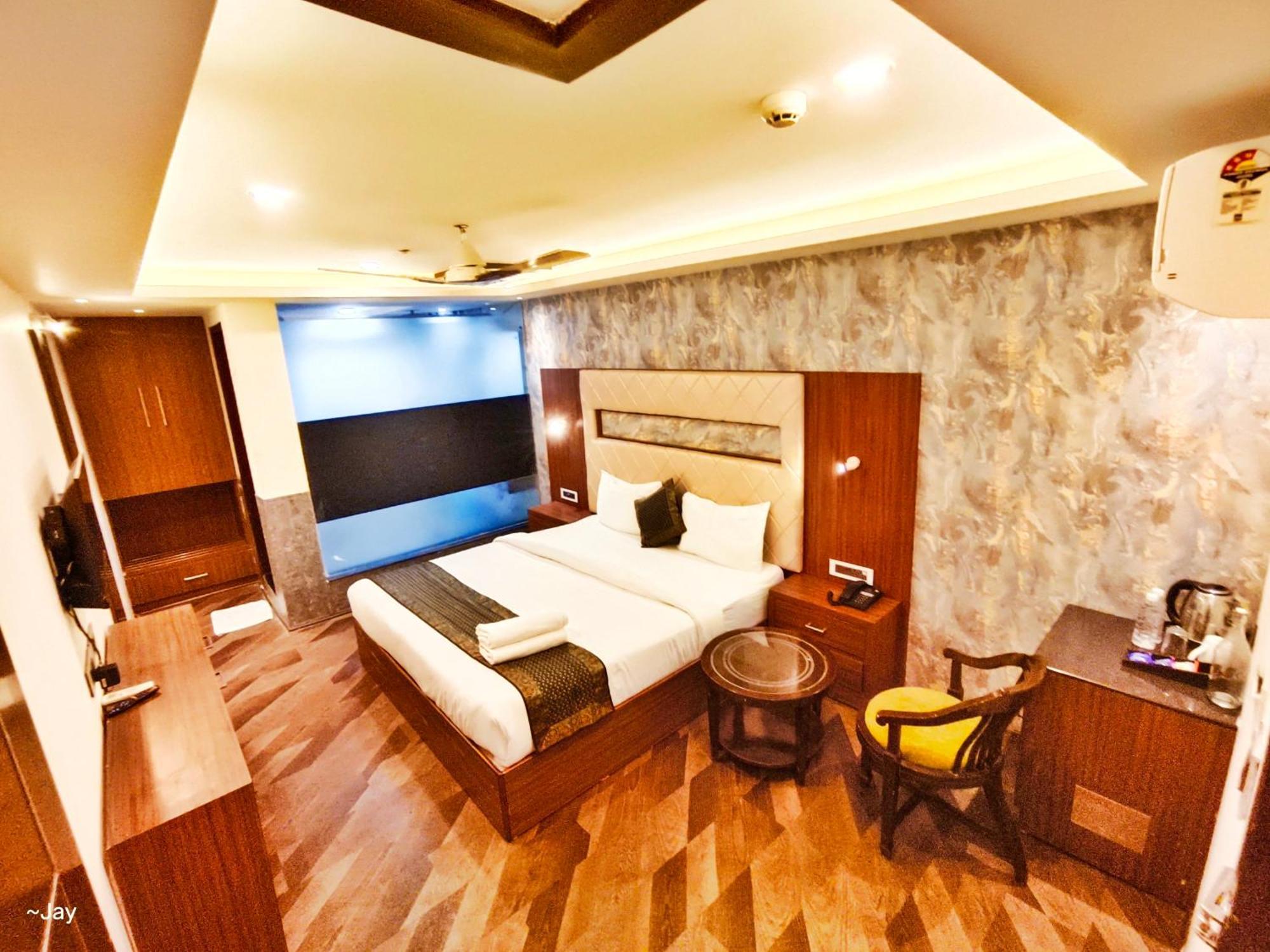 The Triumph Hotel Varanasi Esterno foto